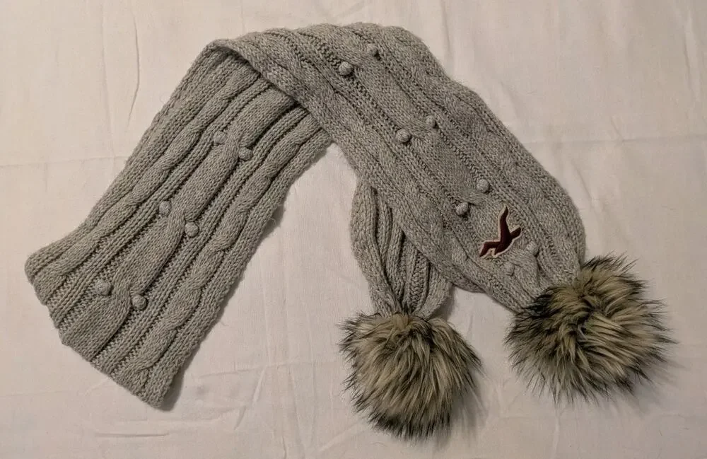 Y2K Hollister Gray Cable Knit Faux Fur Pom Pom Scarf